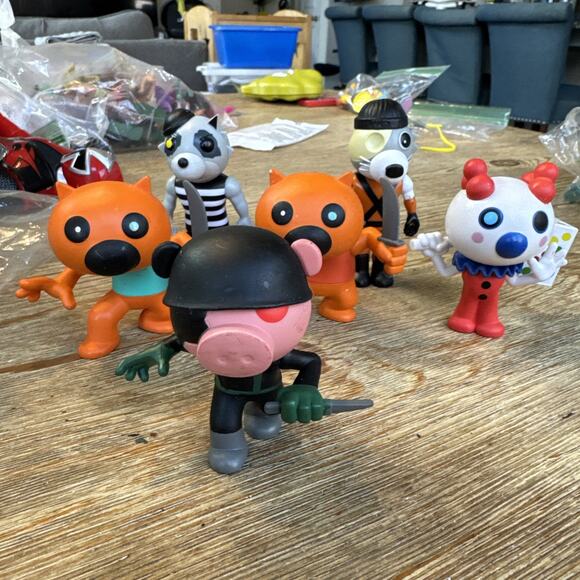 Lot of 6 Piggy Roblox Action Figures, 3.5" - Picture 1 of 13